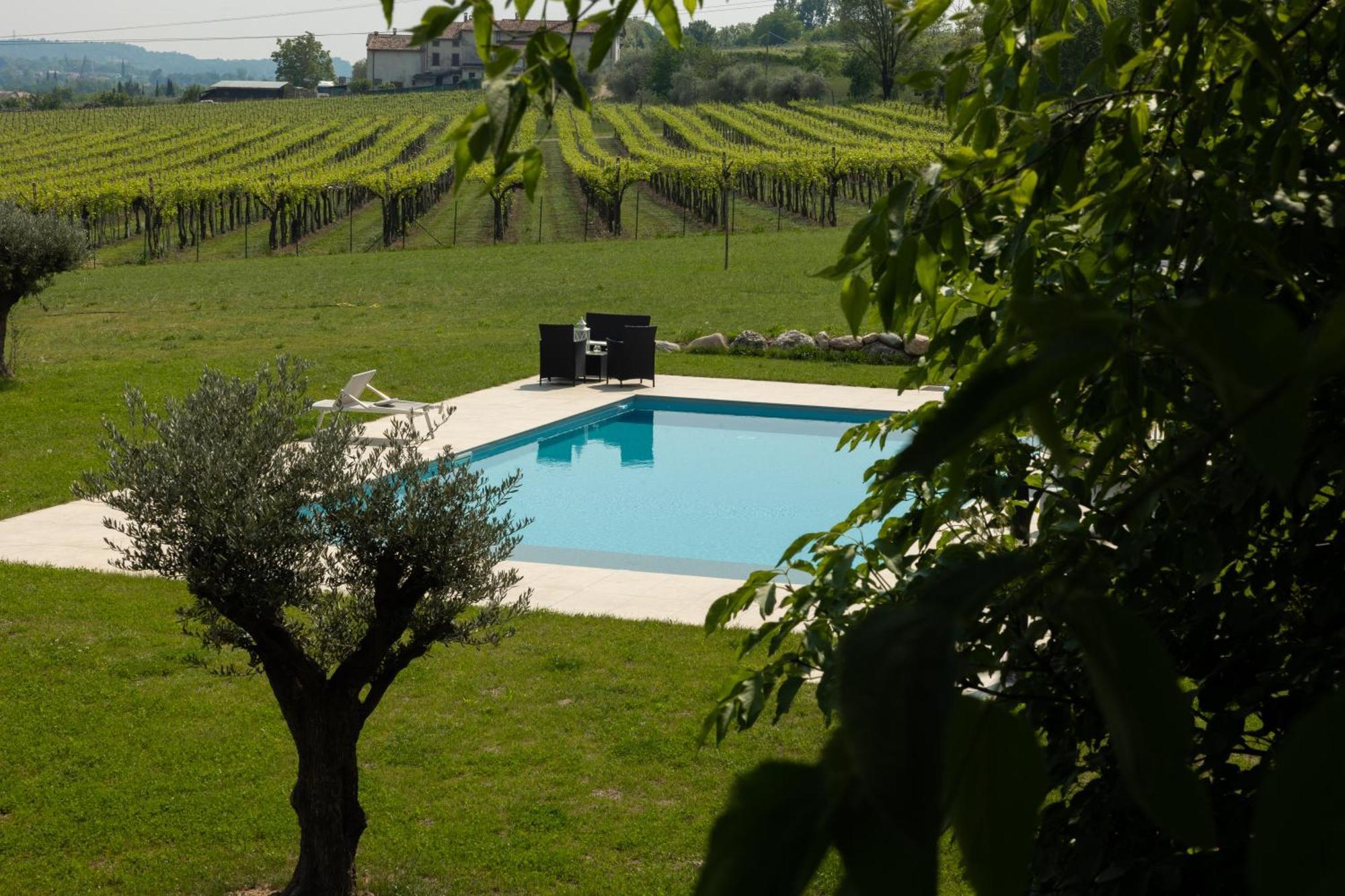 Bed And Breakfast Le Giale Castelnuovo del Garda Bagian luar foto