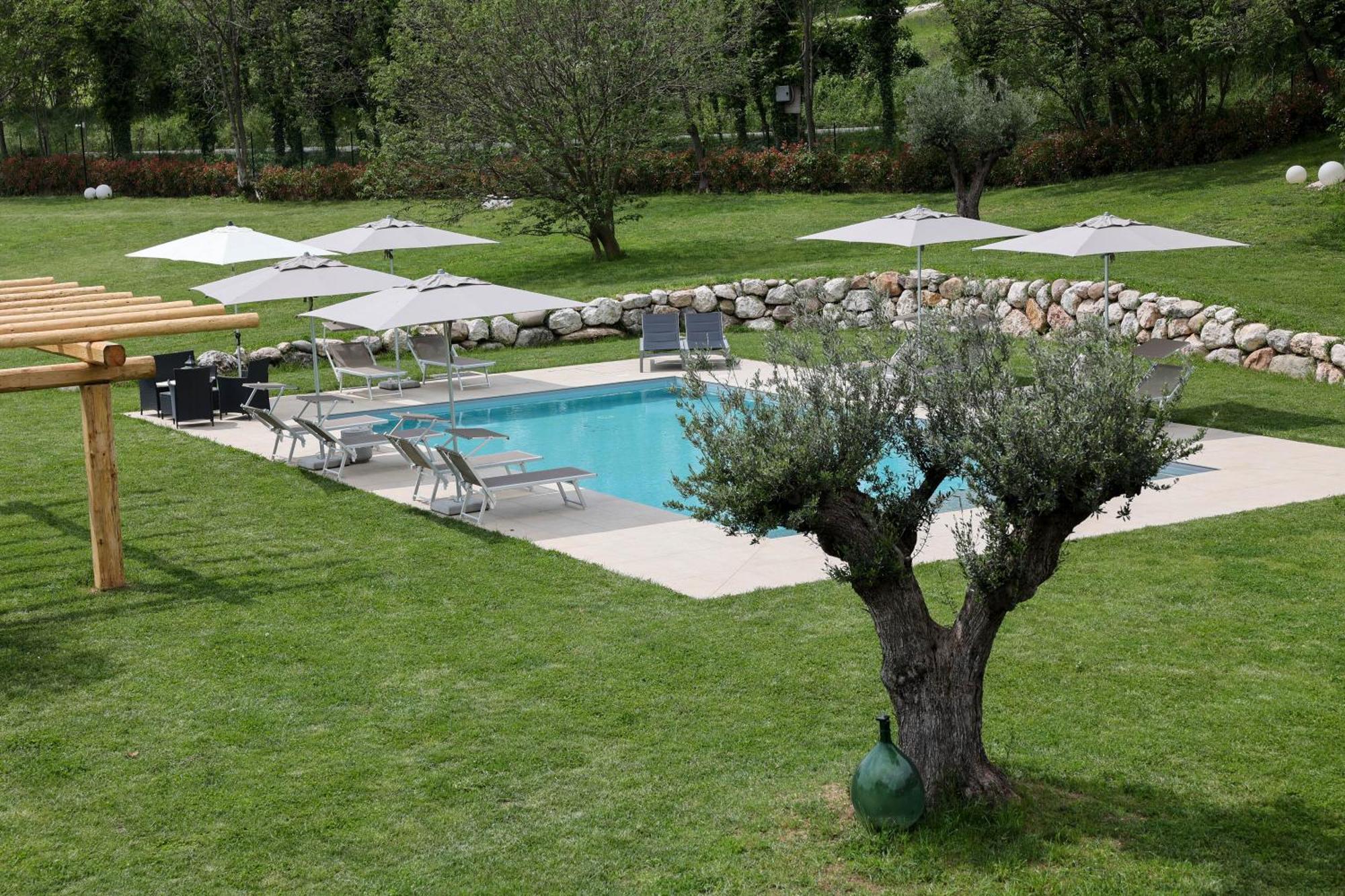 Bed And Breakfast Le Giale Castelnuovo del Garda Bagian luar foto