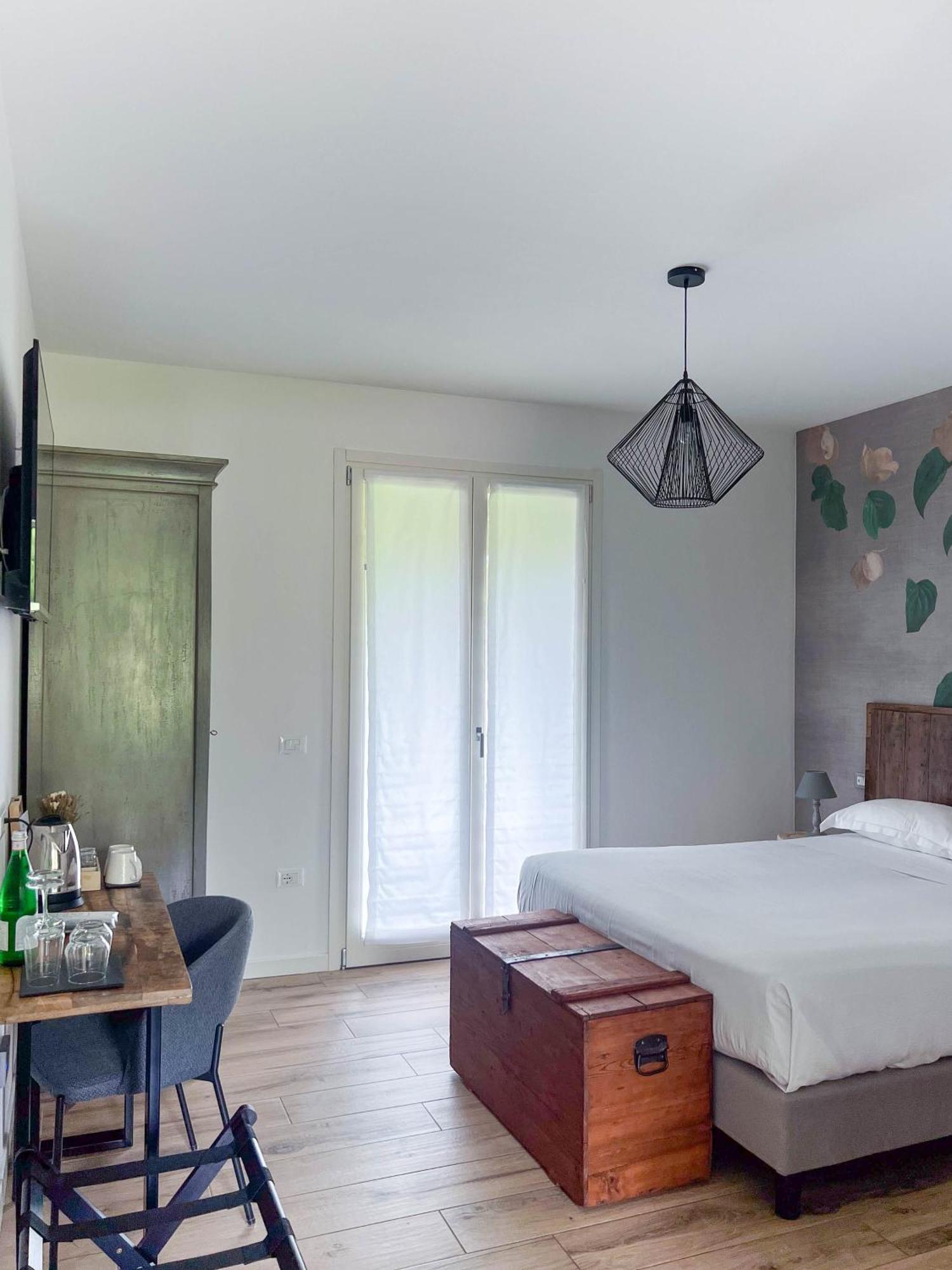 Bed And Breakfast Le Giale Castelnuovo del Garda Ruang foto