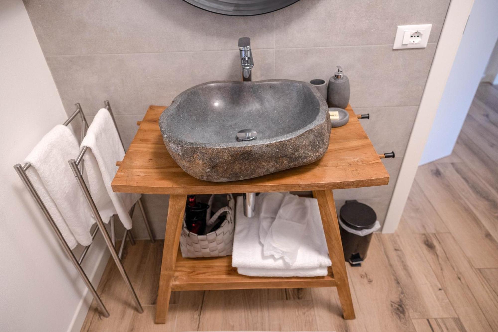 Bed And Breakfast Le Giale Castelnuovo del Garda Bagian luar foto